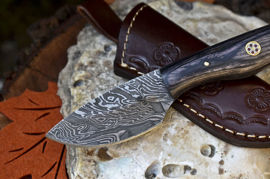 7 Inch Damascus Steel Skinner Knife – Hardwood Handle with Leather Sheath