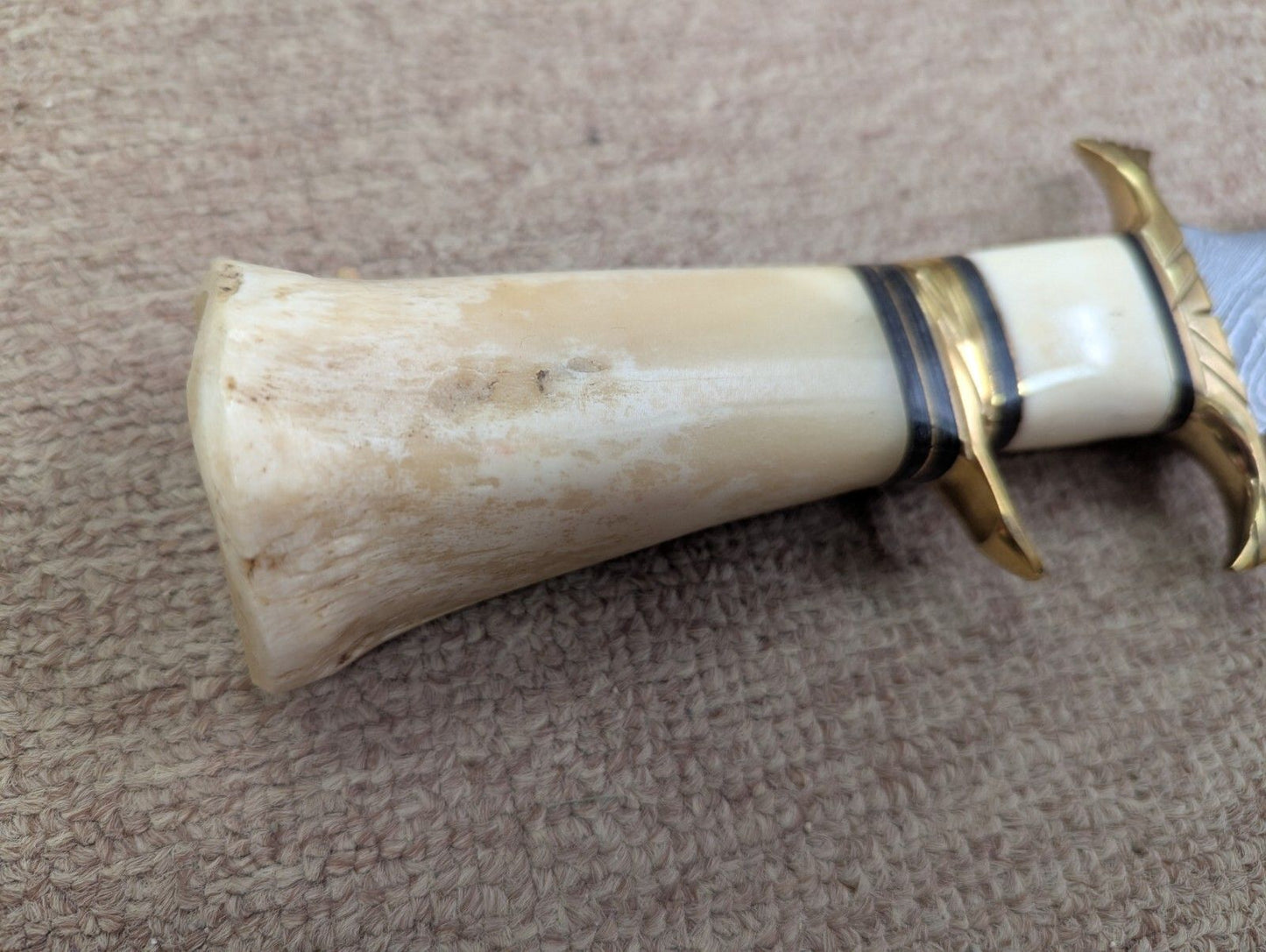 Heritage Forge Delta Style Large Bowie Knife with Antler Look Handle and Damascus Pattern Blade 9 Inch with Sheath