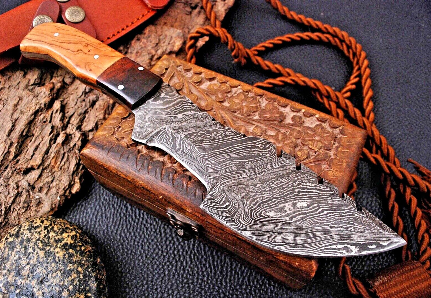 Tactical Tracker Hunting Knife Bushcraft – Hand Forged Damascus Steel with Leather Sheath