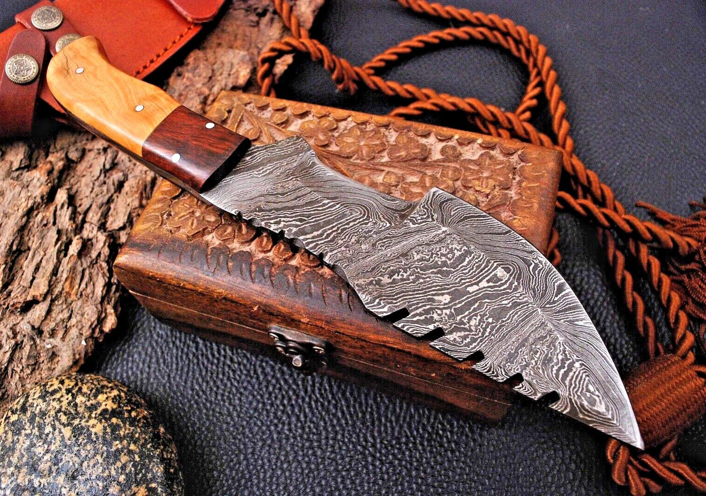 Tactical Tracker Hunting Knife Bushcraft – Hand Forged Damascus Steel with Leather Sheath