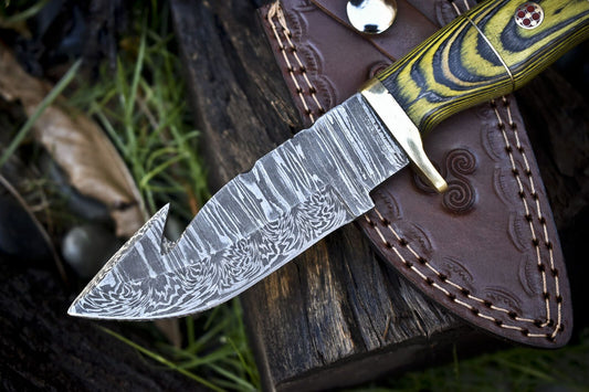 Custom Gut Hook Skinner Knife with Twist Damascus Blade and Hardwood Handle – Handmade Hunting Knife Gift