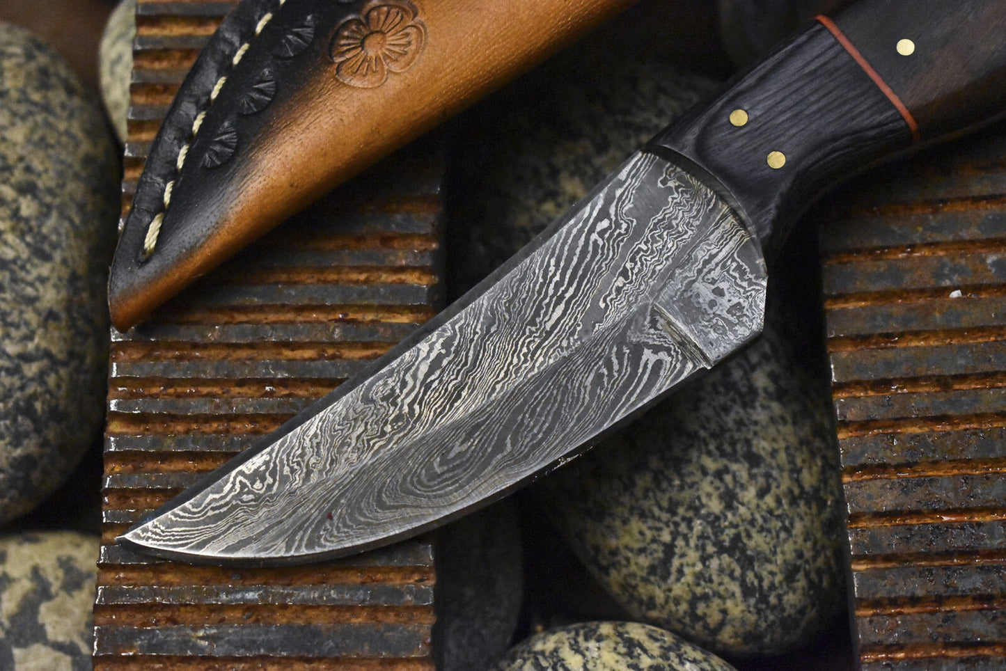 8.0 Inch Hand Forged Skinner Knife Twist Damascus Walnut Wood Handle Wooden Bolster Sports Knife