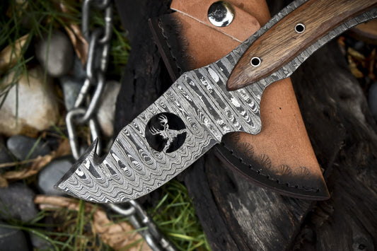 8.5" Gut Hook Skinner Knife Ladder Damascus Walnut Wood Hunting Tool