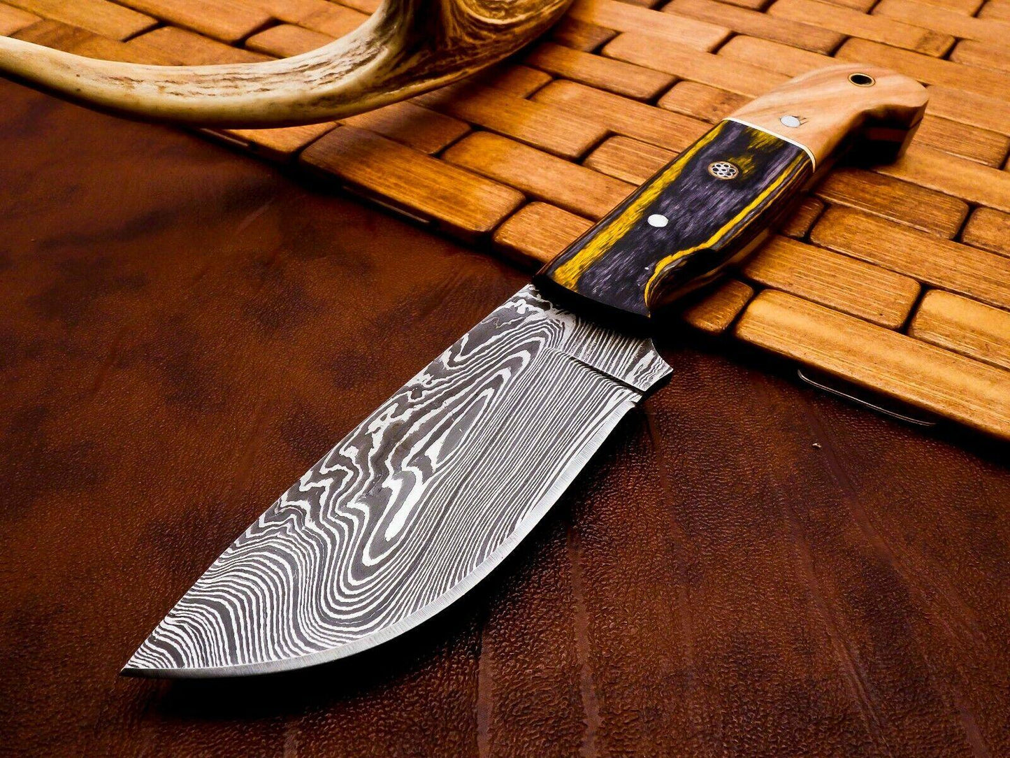 Custom Forged Damascus Bowie Knife – Full Tang Hunting & Camping Fixed Blade with Leather Sheath