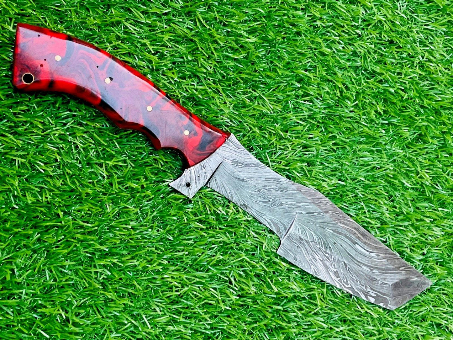 Handmade Damascus Steel Feather Pattern Tracker Knife – Camping, Hunting, Bushcraft, EDC with Resin Handle & Sheath