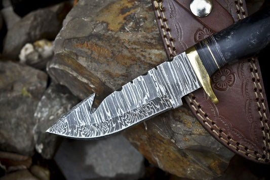Twist Damascus Skinner Knife with Gut Hook and Corain Handle – 8 Inch Hunting Knife with Leather Sheath