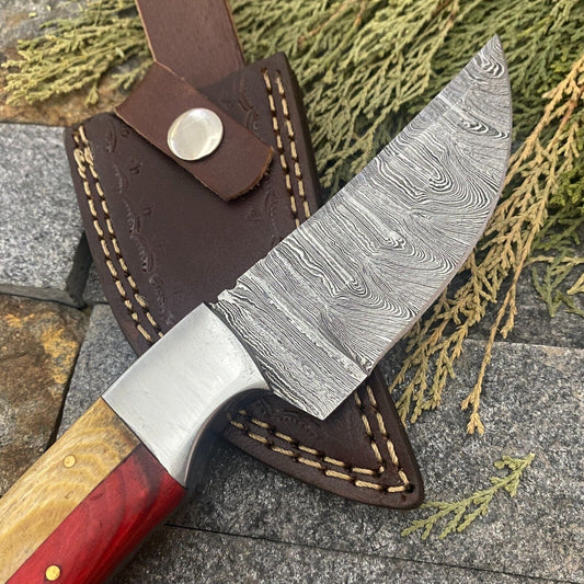 8" Damascus Steel EDC Bowie Knife – Ram Horn & Wood Handle | Handmade with Leather Sheath