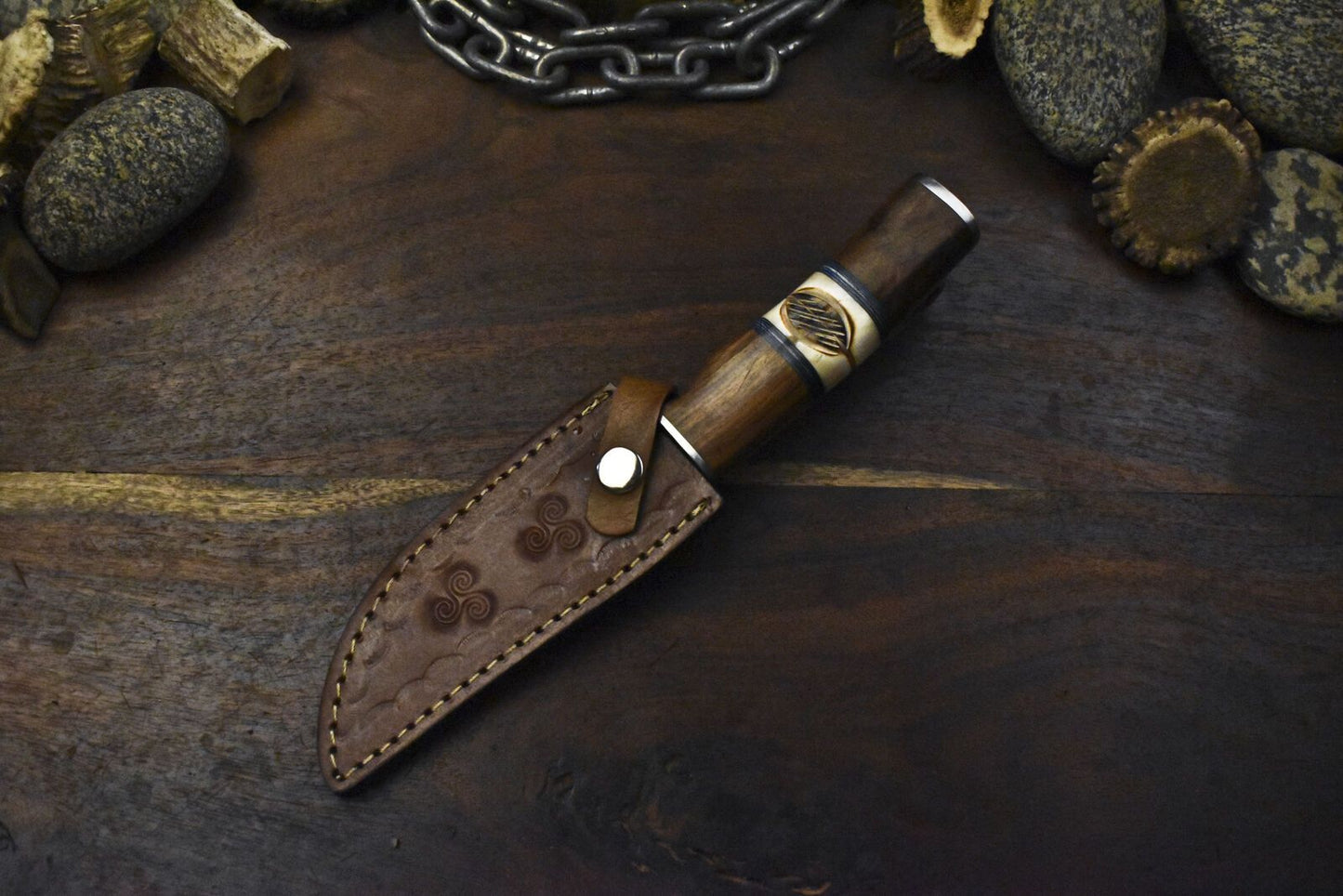 Handmade Damascus Skinner Knife Twist Pattern Bone and Wood Hunting Tool