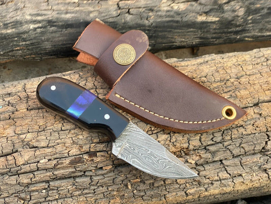 Twist Damascus Steel Mini Neck Skinner Knife – Buffalo Horn Handle with Leather Sheath