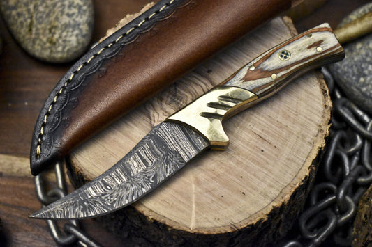 Twist Damascus Skinner Knife with Olive Wood Handle and Brass Guard