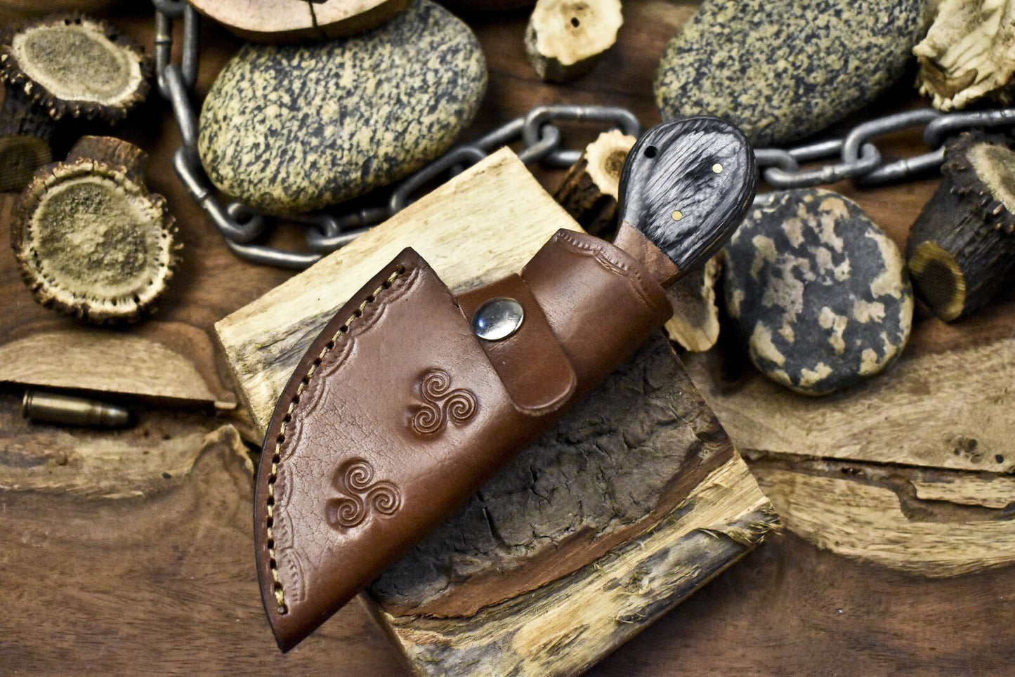 Forged Twist Damascus Skinner Knife with Gut Hook and Hardwood Handle – EDC with Leather Sheath