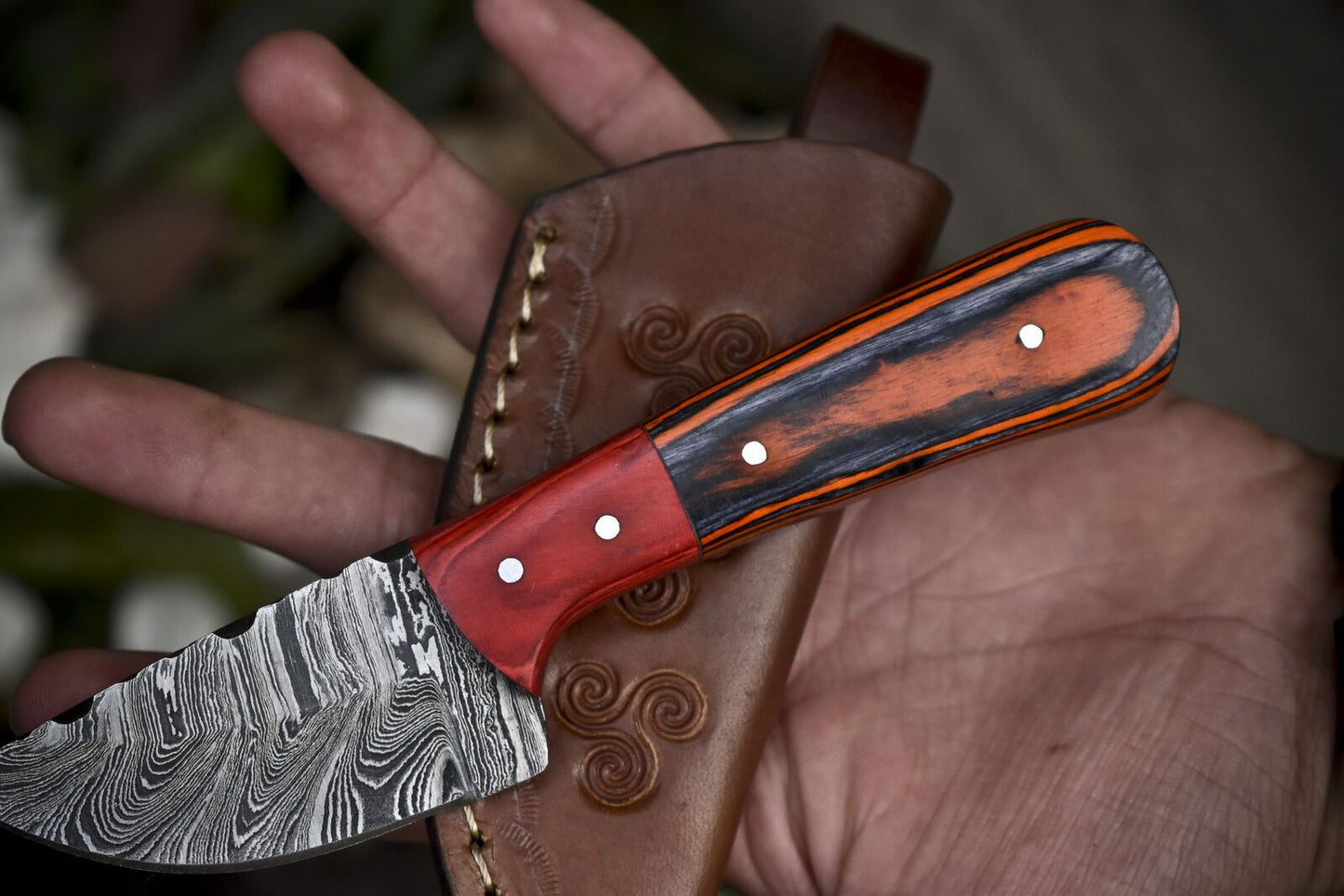 Compact Twist Damascus Skinner Knife with Hardwood Handle – 6.5" Handmade Survival Blade