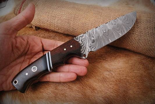 Damascus Bowie – Walnut Wood Handle, 9.5" Hand-Forged Full Tang Blade with Leather Sheath