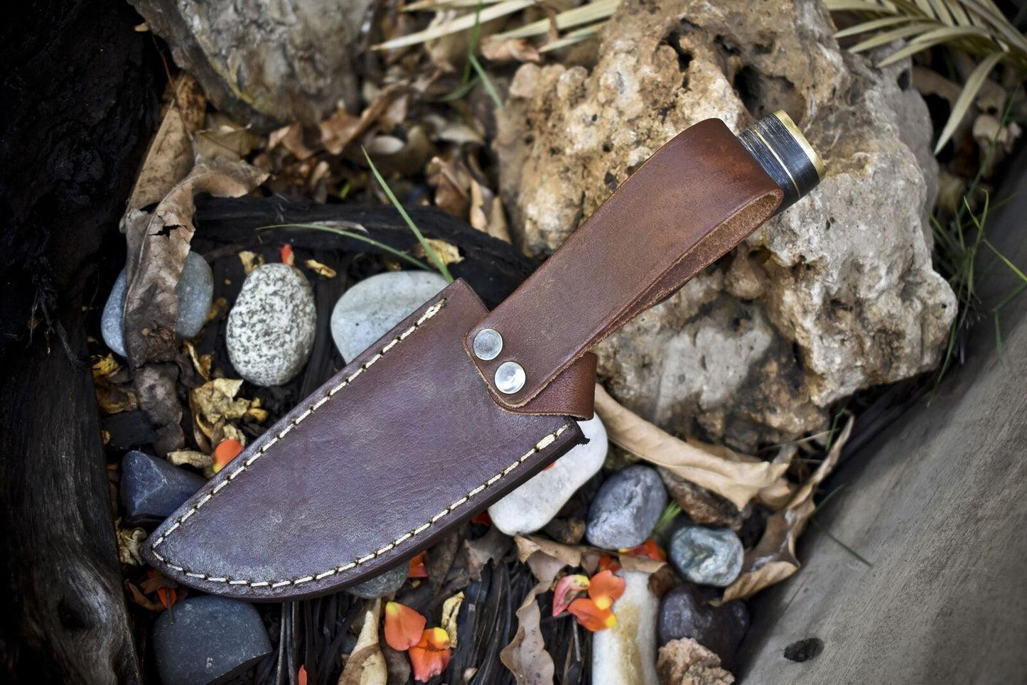 Twist Damascus Skinner Knife with Gut Hook and Corain Handle – Custom Handmade Hunting Blade