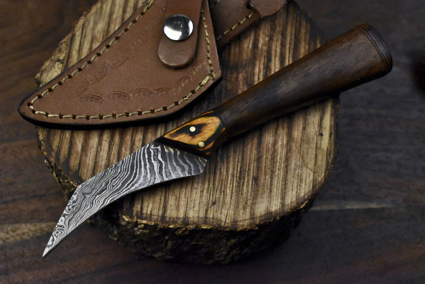 Hand Forged Twist Damascus Skinner Knife with Walnut Wood Handle for Hunting