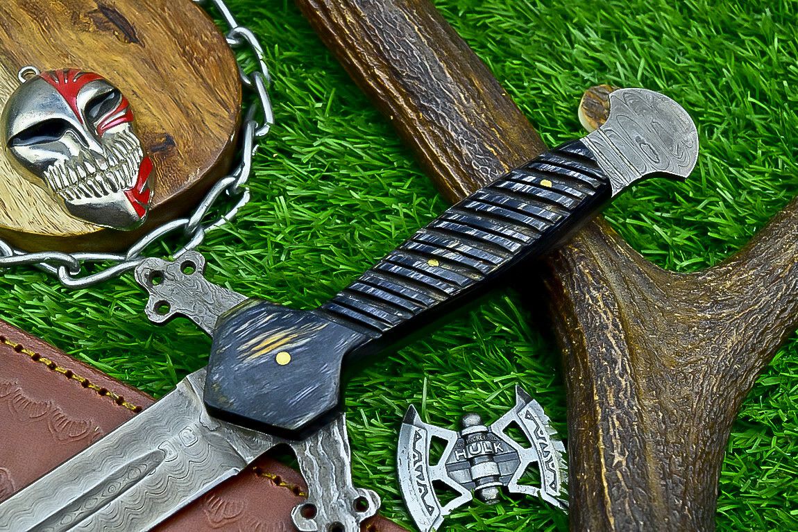 Hand-Forged Damascus Steel Short Sword Bowie Knife – Wood Handle & Leather Sheath