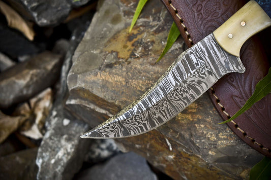 Twist Damascus Skinner Knife with Mixed Handle for Hunting and Tactical Use