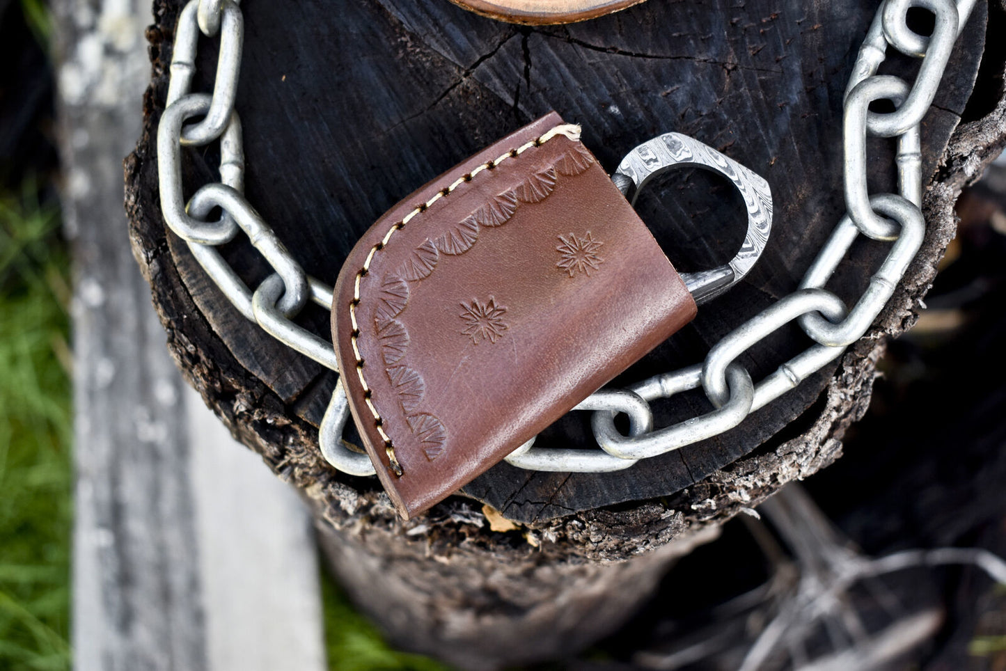 Hand Forged Ladder Damascus Skinner Knife with Hard Wood Handle for Camping