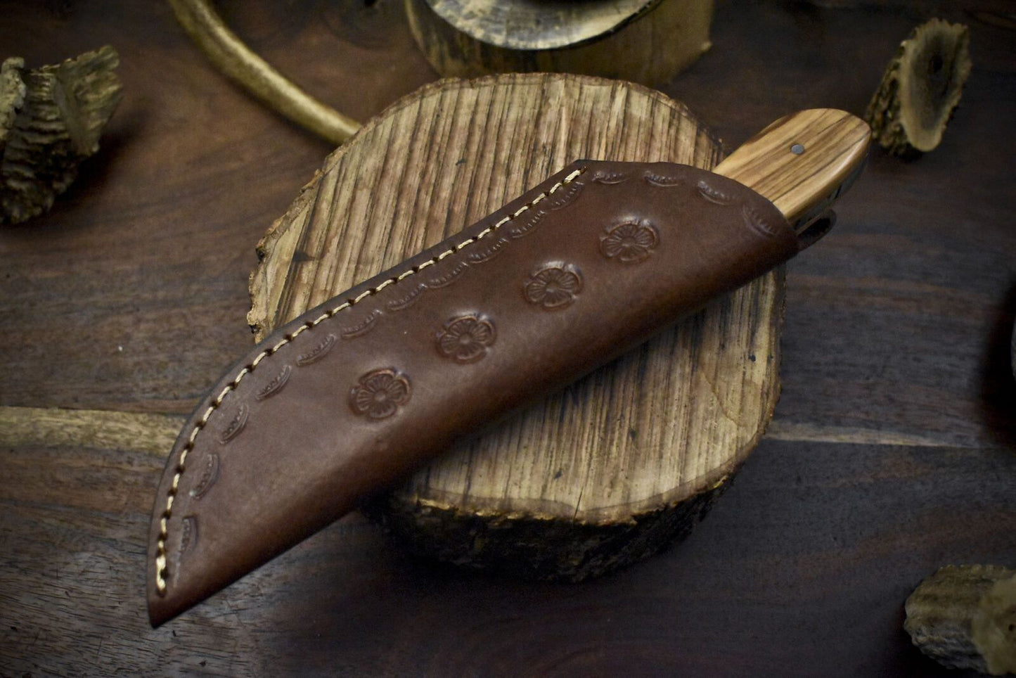 Twist Damascus Skinner Knife with Hardwood Handle and Wooden Bolster – Survival Fixed Blade