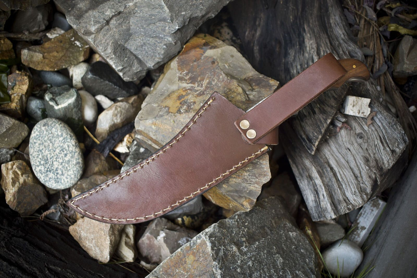 Twist Damascus Hunting Skinner Knife with Walnut Wood Handle | Handmade Fixed Blade Hunter Knife