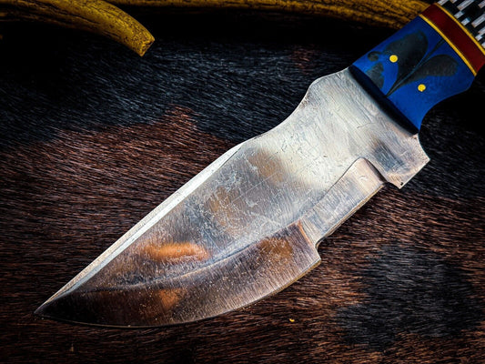Custom Damascus Hunting Knife – D2 Steel Blade with Wood Handle & Leather Sheath