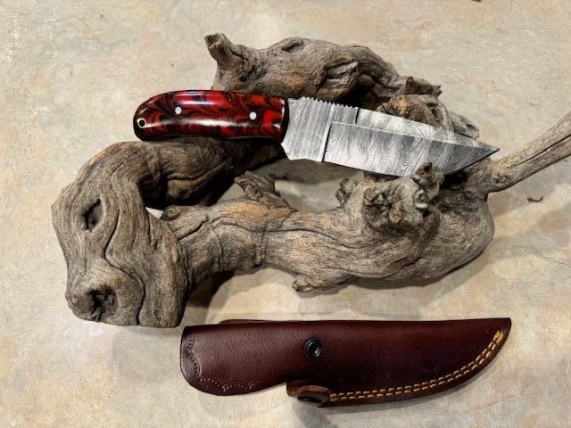 8.15" Damascus Steel Hunter/Skinner Knife with Ceramic Handle & Leather Sheath – Handmade Hunting Blade