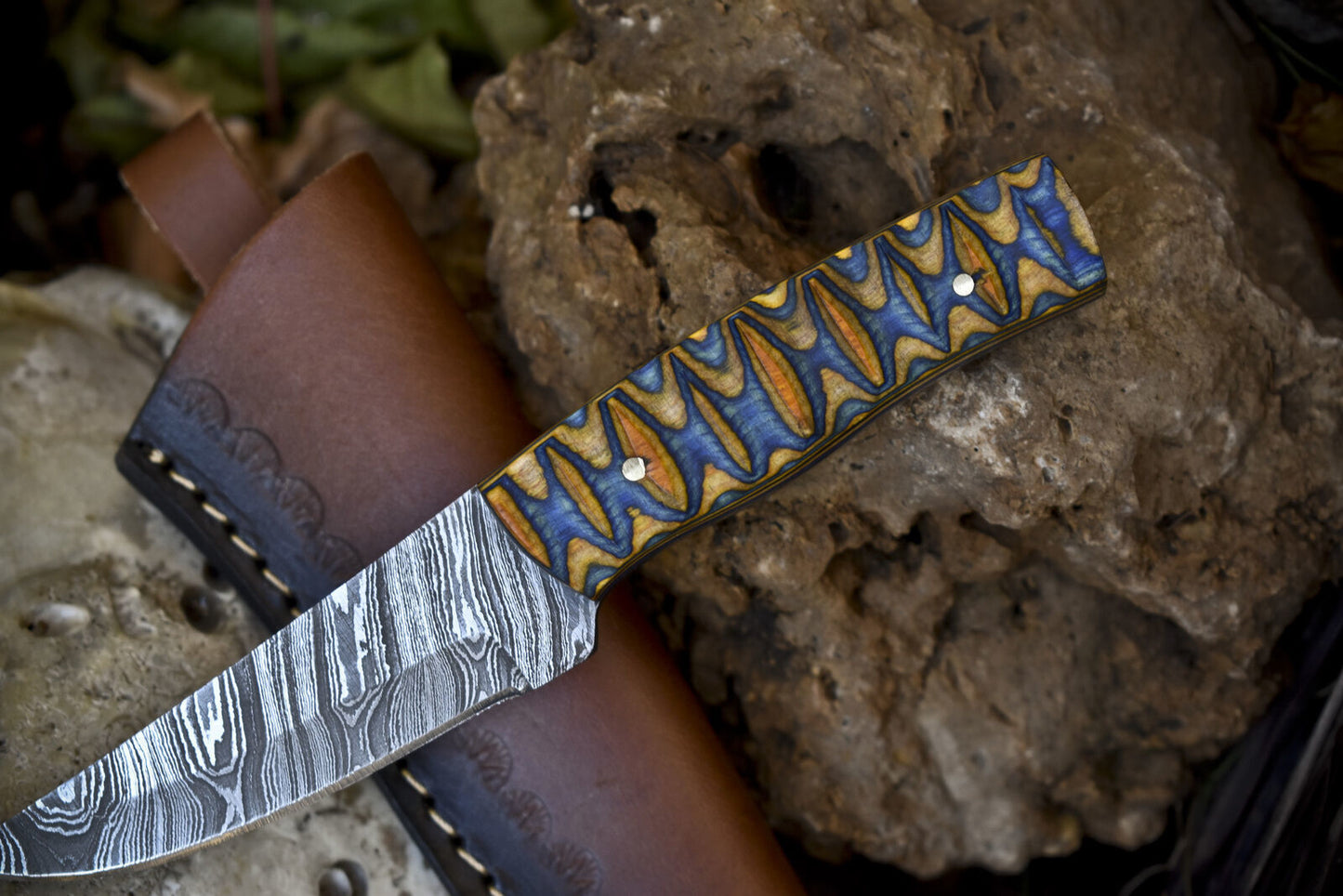 Twist Damascus Skinner Knife with Hardwood Handle for Hunting and Collecting