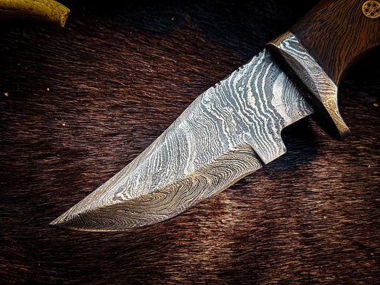 Custom Handmade Damascus Steel Skinner Hunting Knife with D2 Tool Steel Blade