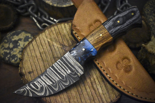 Custom Twist Damascus Skinner Knife with Hardwood Handle – 8" Handmade Sports Hunting Blade