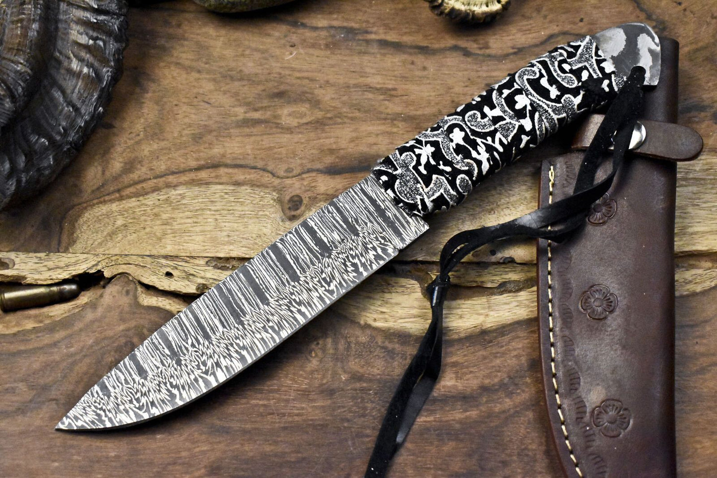 Twist Damascus Hunting Skinner Knife with Paracord Wrapped Wootz Handle – 10" Custom Fixed Blade