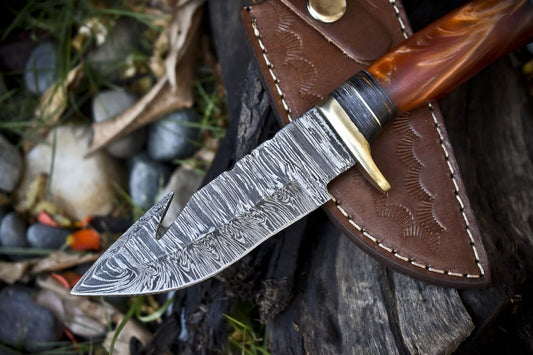 Twist Damascus Skinner Knife with Gut Hook and Corian Handle – Handcrafted Hunting Tool
