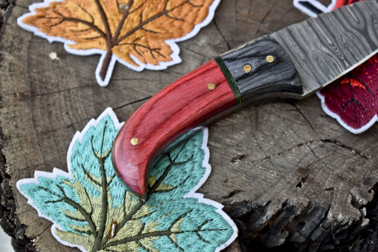 Hand Forged Twist Damascus Skinner Knife – Hardwood Handle with Wooden Bolster & Leather Sheath