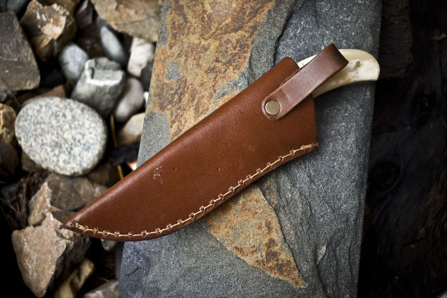 Hand Crafted 9 Inch Skinner Knife w/Gut Hook Twist Damascus Bone Tactical w/ Leather Sheath