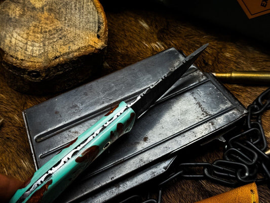 Handmade Damascus Steel Hunting Survival Knife, Resin Handle, Leather Sheath