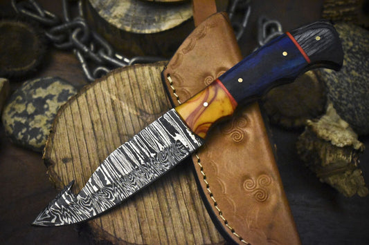 Custom Twist Damascus Skinner Knife with Gut Hook and Hardwood Handle – Handmade Hunting Knife with Leather Sheath