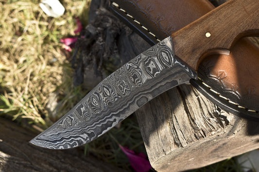 Twist Damascus Hunting Skinner Knife with Walnut Wood Handle – Custom Forged Survival Blade