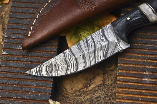 Hand Crafted Skinner Knife Twist Damascus Hard Wood Wooden Bolster Fishing w/ Leather Sheath