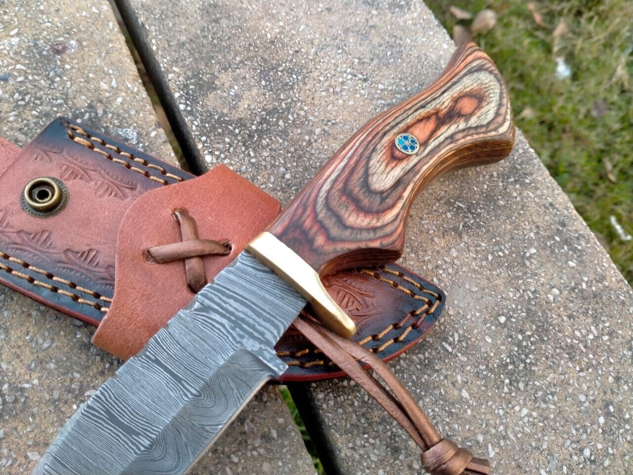10" Damascus Bowie Knife – Wooden Handle with Leather Sheath
