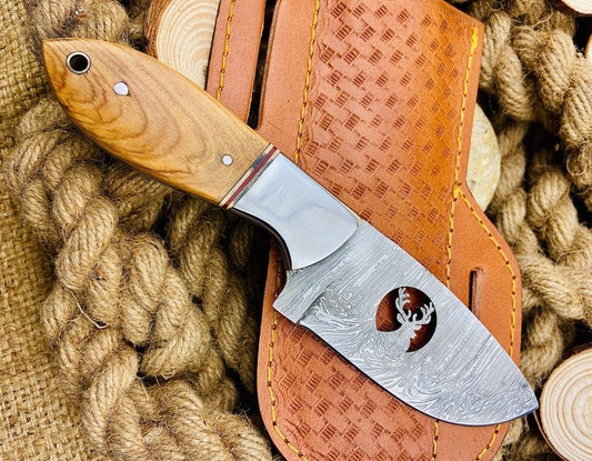 8" Custom Handmade Damascus Hunting Knife | Hand Forged Skinner with Wood Handle