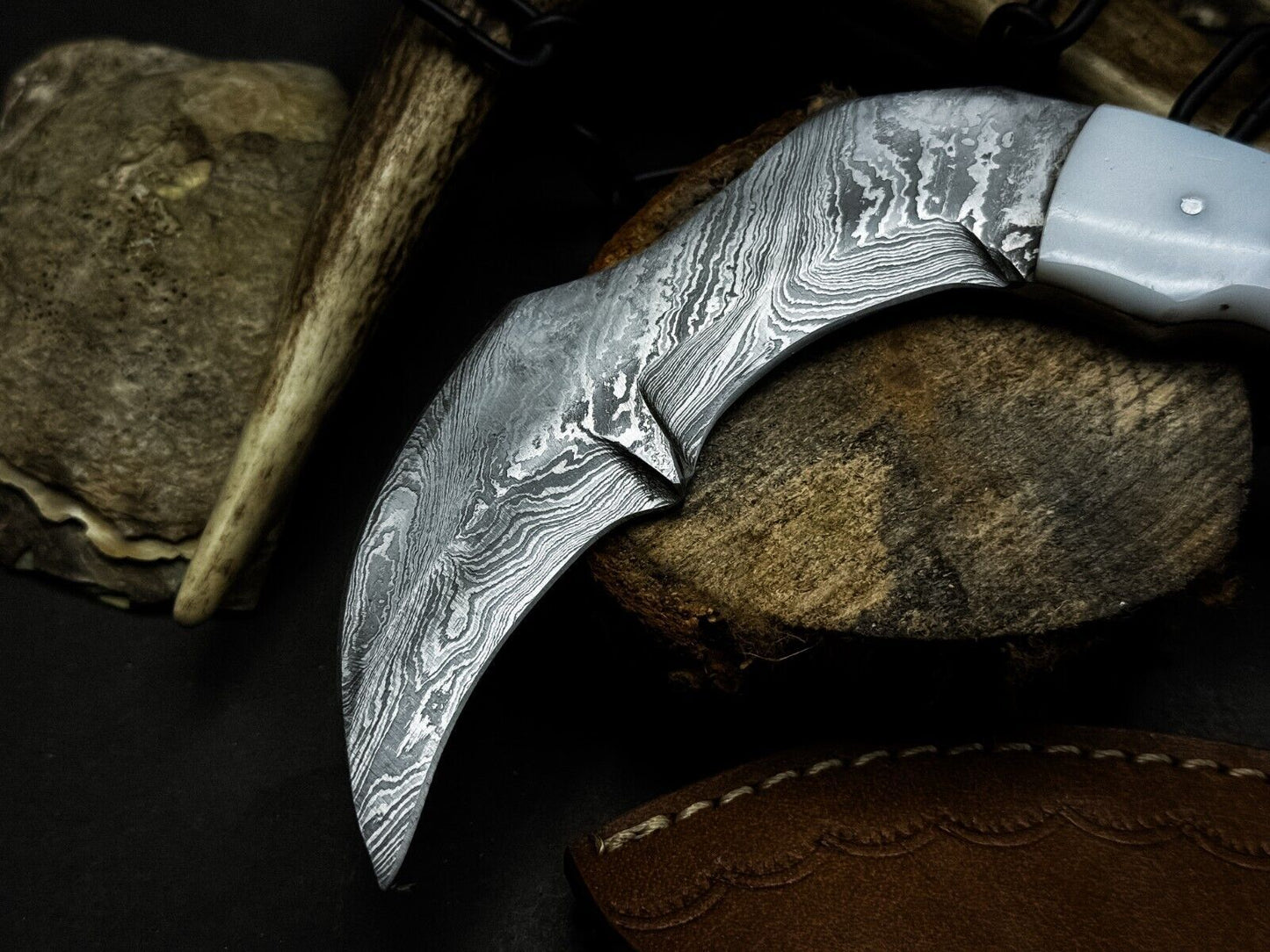 10" Handmade Damascus Karambit Knife Damascus Steel Karambit with Resin Handle