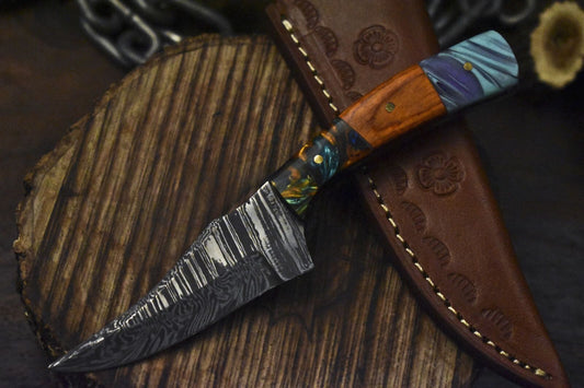 Compact Damascus Skinner Knife Twist Pattern with Mixed Material Handle – Handmade Outdoor Fixed Blade