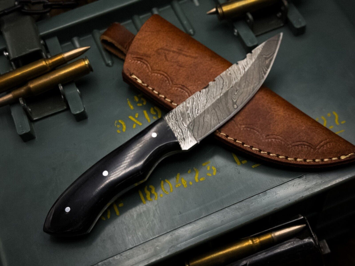 Handmade Damascus Steel EDC Hunting Survival Knife, Horn Handle with Leather Sheath