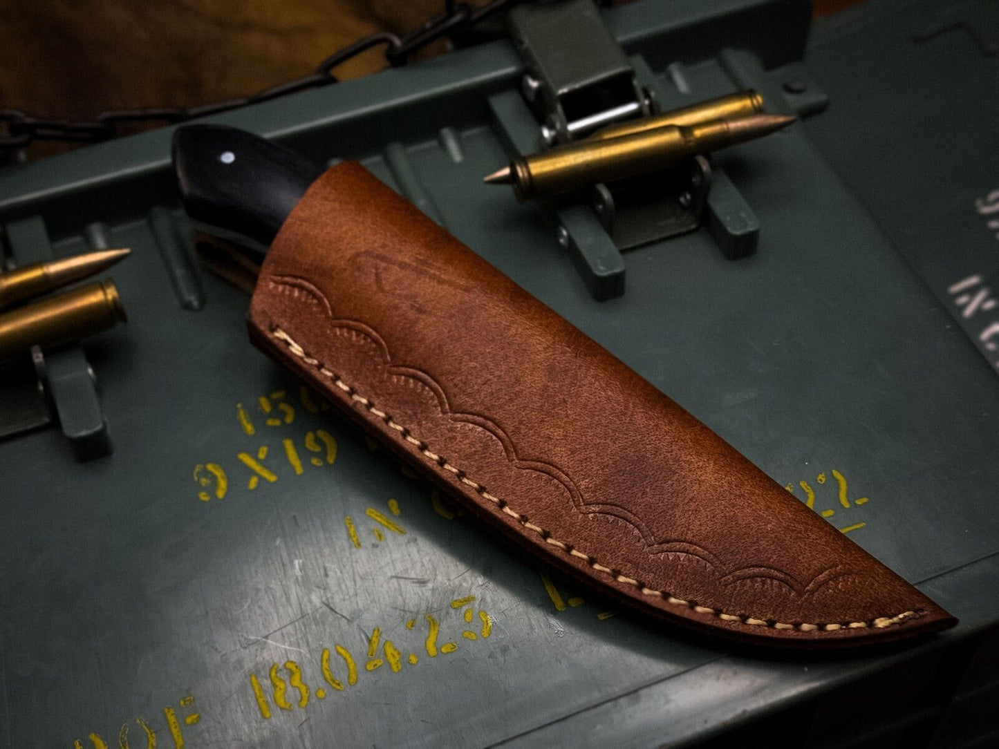 Handmade Damascus Steel EDC Hunting Survival Knife, Horn Handle with Leather Sheath