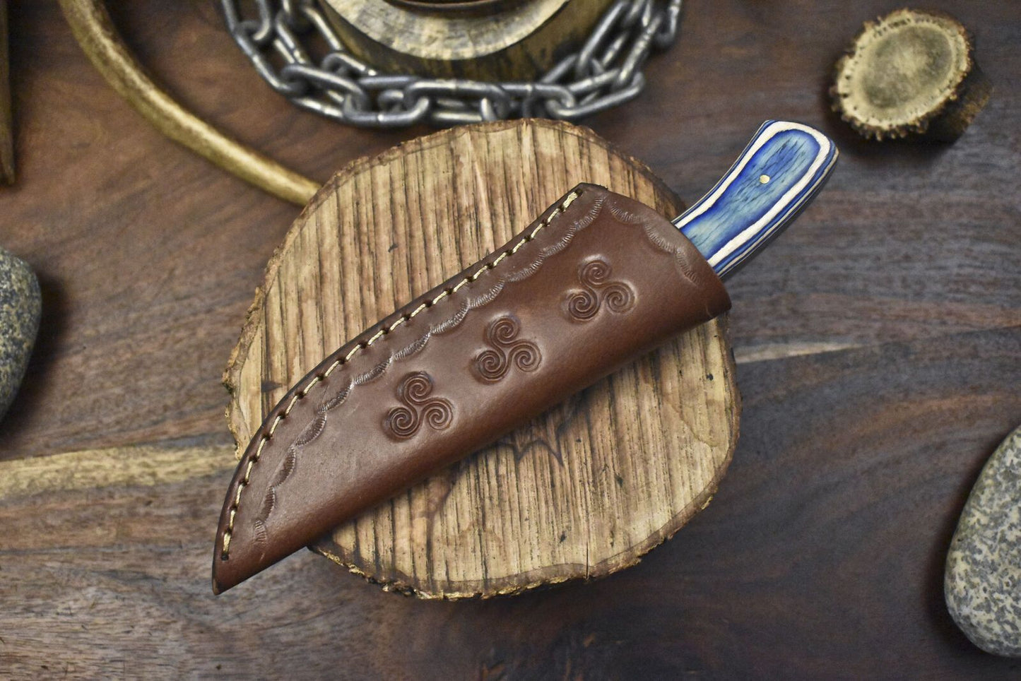 Custom Forged Rain Drop Damascus Skinner Knife with Hard Wood Handle for Camping