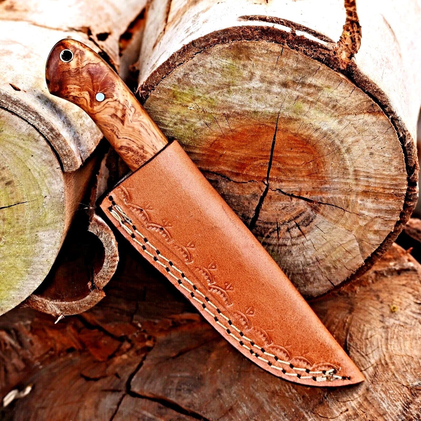 Twist Damascus Skinning Hunting Knife with Wood Handle – Handmade Forged Blade with Leather Sheath