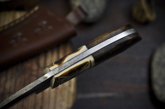 Handmade Damascus Skinner Knife with Gut Hook Walnut Wood Handle Hunter Tool