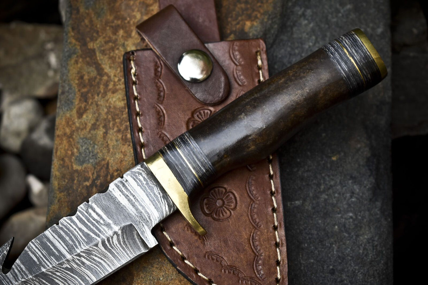 Twist Damascus Skinner Knife with Gut Hook Corian Handle – Custom Hunting Blade