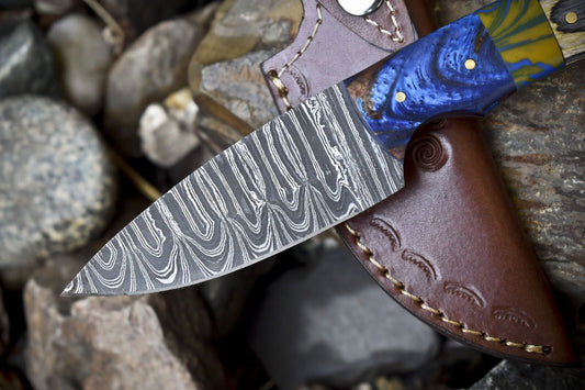 Hand Forged Twist Damascus Skinner Knife with Mixed Material Handle – Custom Hunting Blade for Outdoors & Sports