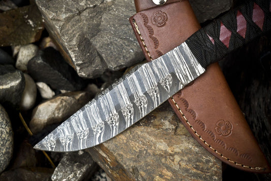Twist Damascus Skinner Knife with Paracord Wrap – Wootz Steel Custom Hiking Blade