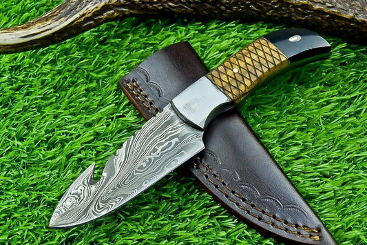 8.25" Damascus Bowie Knife – Full Tang with Olive Wood & Buffalo Horn Handle